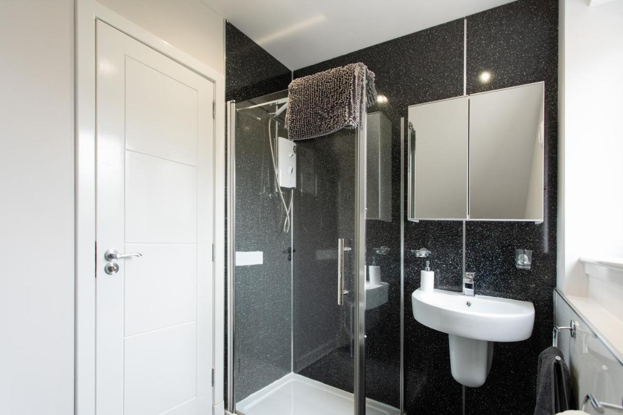 4 Private Bedroom House With 3 Parking Spaces Free بيرث المظهر الخارجي الصورة