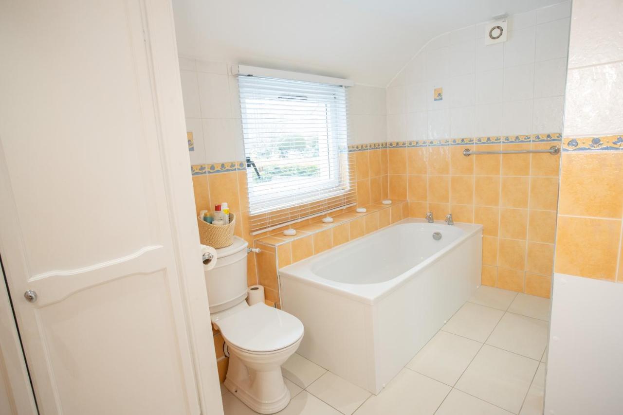 4 Private Bedroom House With 3 Parking Spaces Free بيرث المظهر الخارجي الصورة